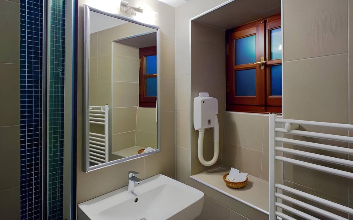 Photo of Bathroom in Ioannina Town Centre