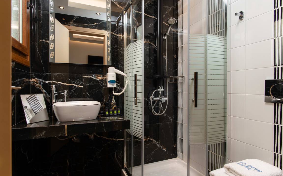 Photo of Bathroom in Adamas