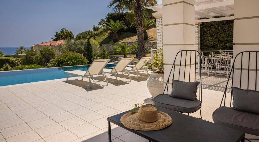 Photo of Patio Balcony in Karavados