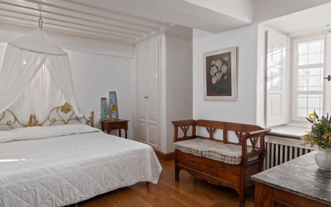 Photo of Bedroom in Paleopolis