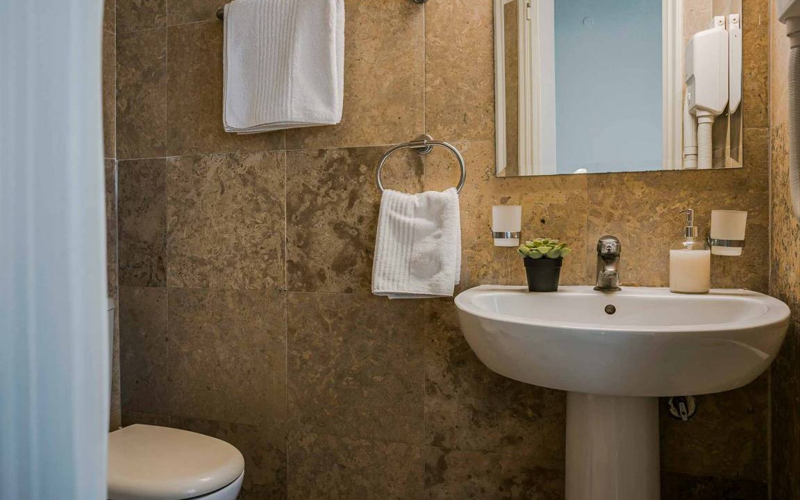 Photo of Bathroom in Evreti