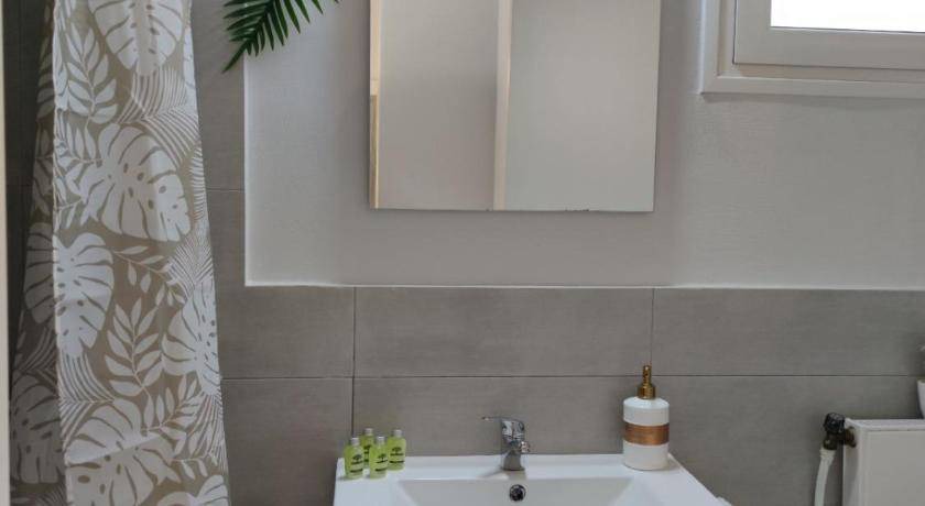 Photo of Bathroom in Lavreotiki