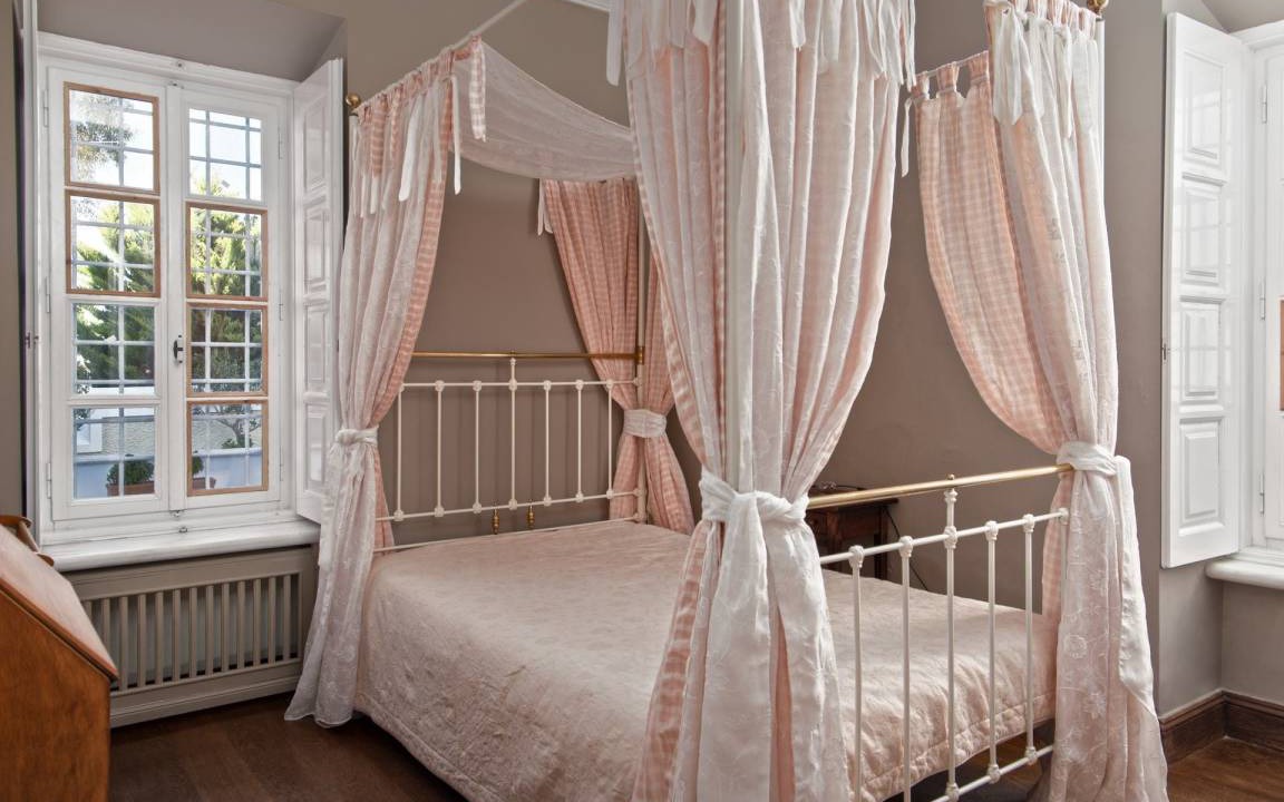 Photo of Bedroom in Paleopolis