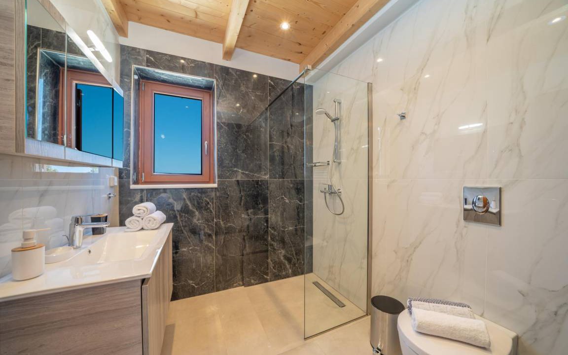 Photo of Bathroom in Tzamarelata