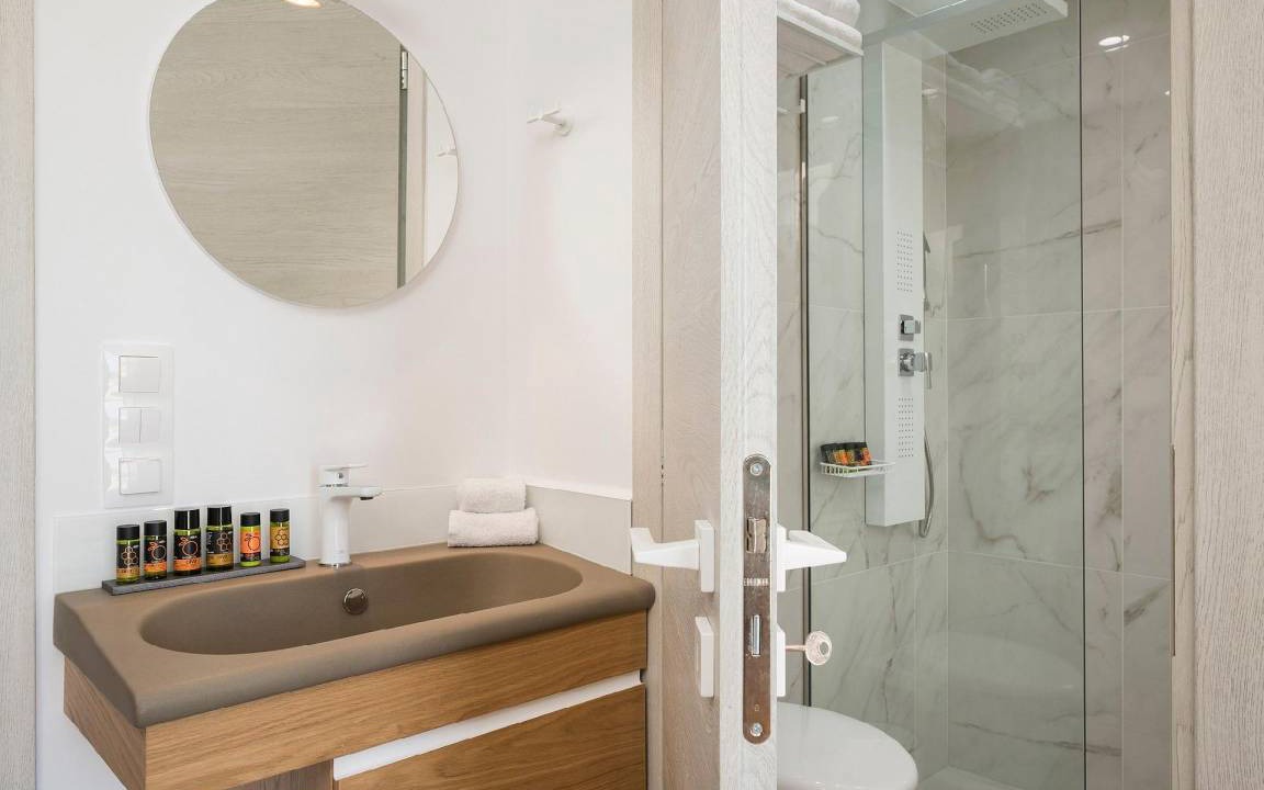 Photo of Bathroom in Champatha