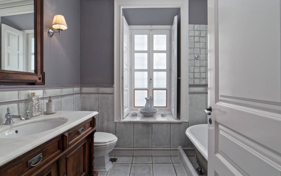 Photo of Bathroom in Paleopolis