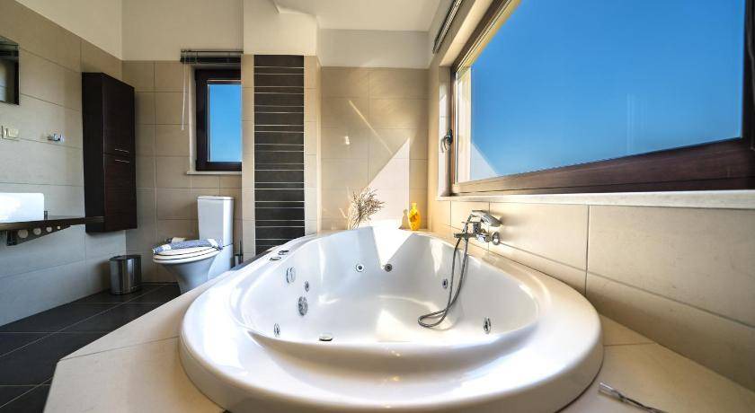 Photo of Bathroom in Megala Chorafia