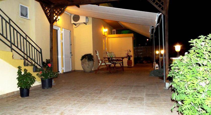 Photo of Patio Balcony in Foinikounta