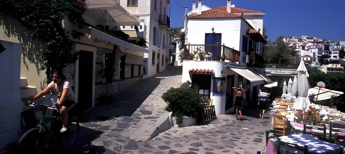 Photo of Others in Glossa