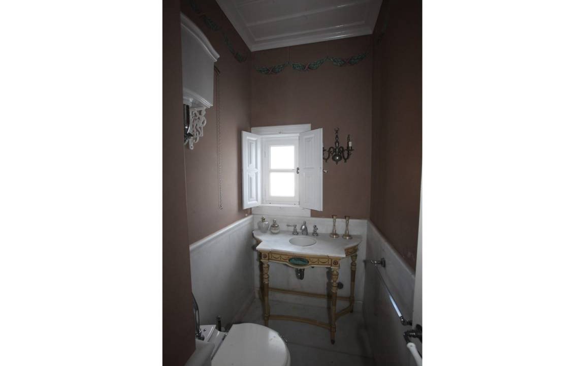 Photo of Bathroom in Paleopolis