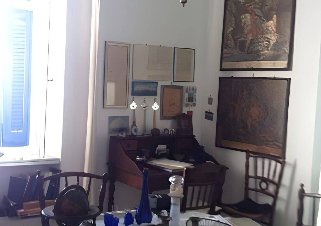 Photo of Others in Glossa