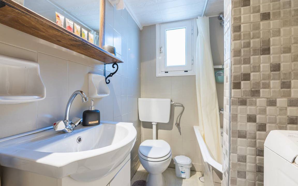 Photo of Bathroom in Omonia