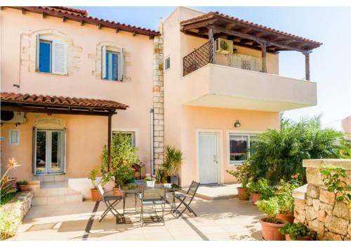 Photo of Patio Balcony in Pitharion