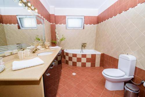 Photo of Bathroom in Pitharion