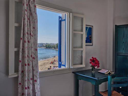 Photo of Others in Aliki