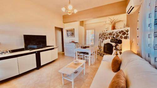 Photo of Livingroom in Minoa Pediada