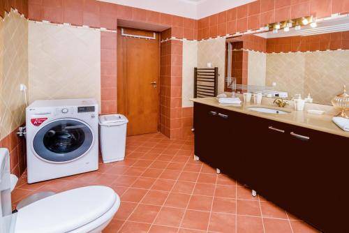 Photo of Bathroom in Pitharion
