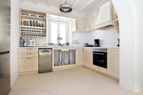 Photo of Kitchen in Faros Armenistis