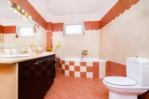Photo of Bathroom in Pitharion