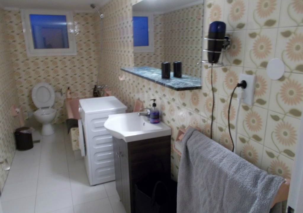 Photo of Bathroom in Neapoli