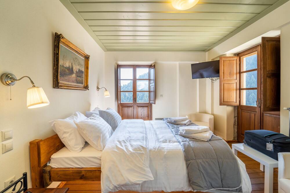 Photo of Bedroom in Karpenisi