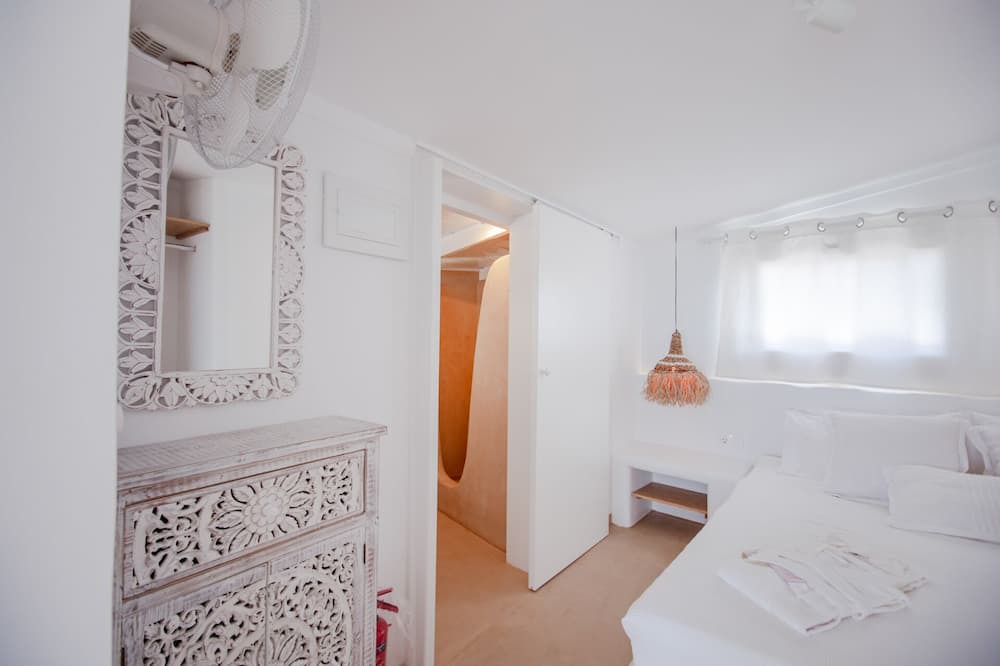 Photo of Bedroom in Milos