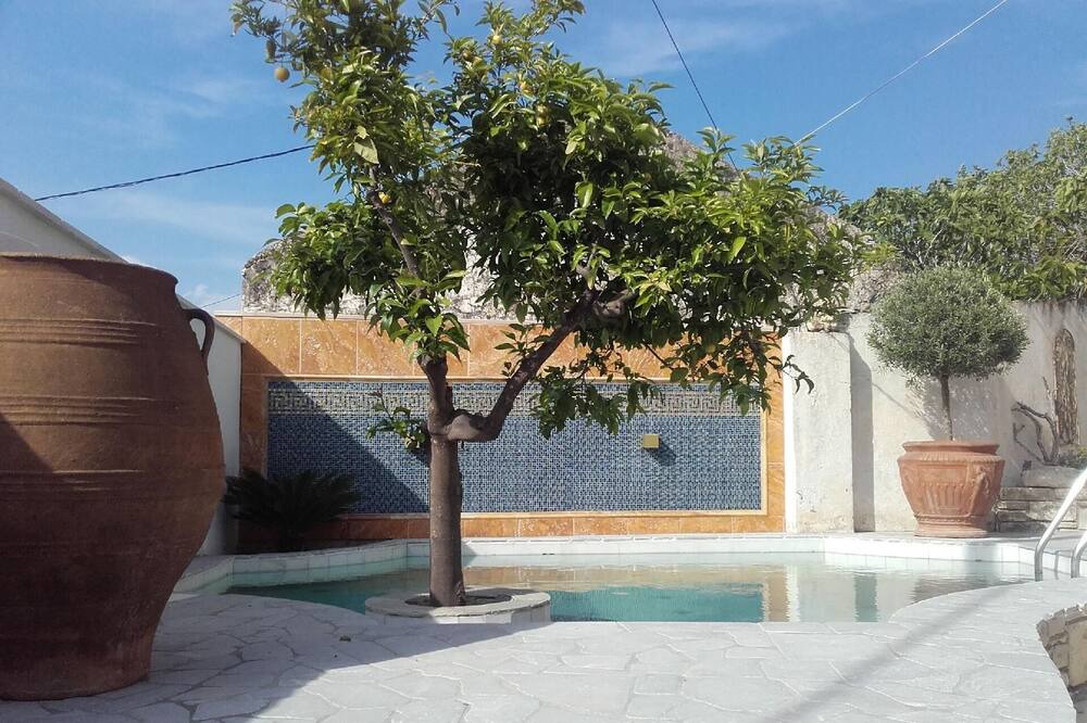Photo of Outdoor in Alithini