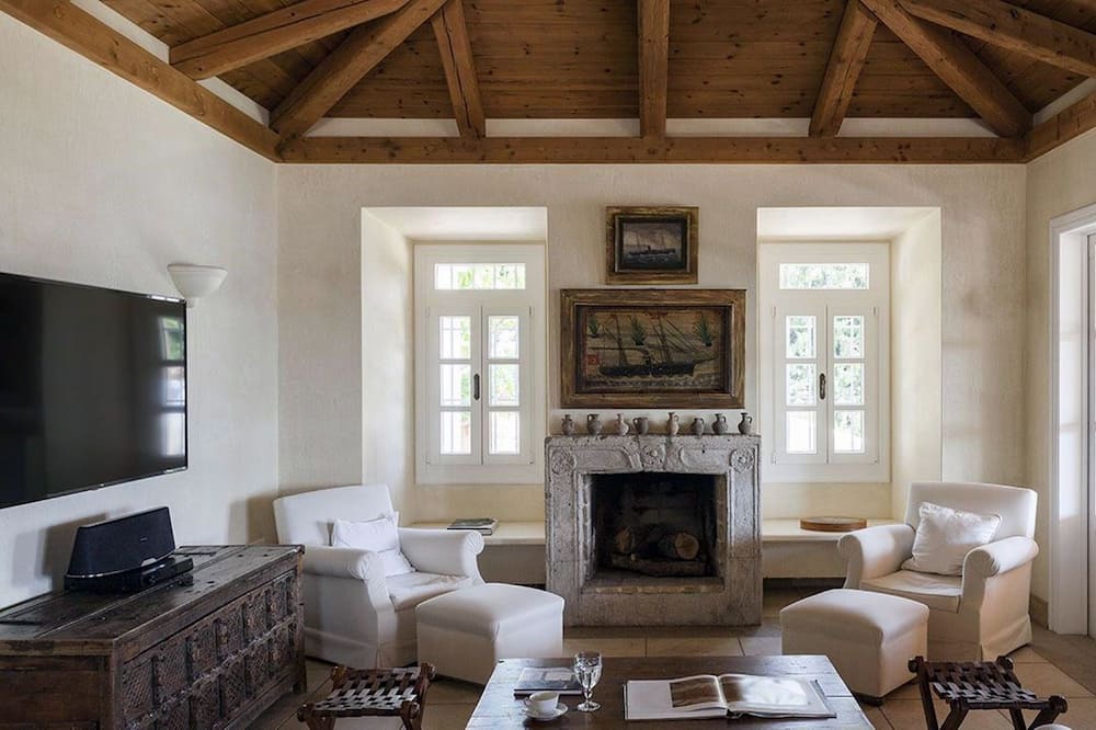 Photo of Livingroom in Bouzaiika