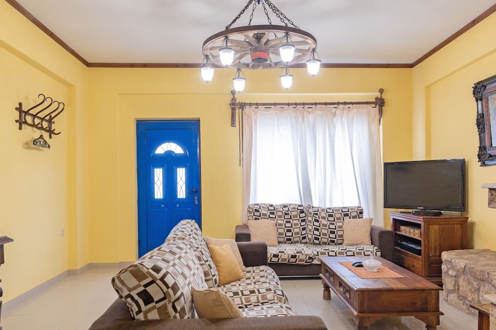 Photo of Livingroom in Minoa Pediada