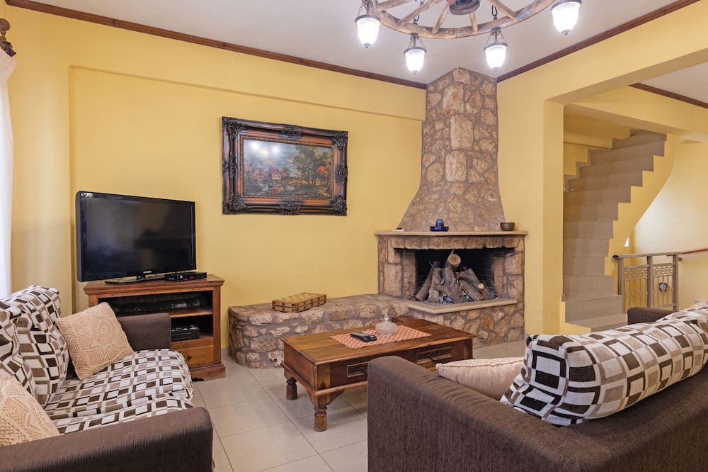 Photo of Livingroom in Minoa Pediada