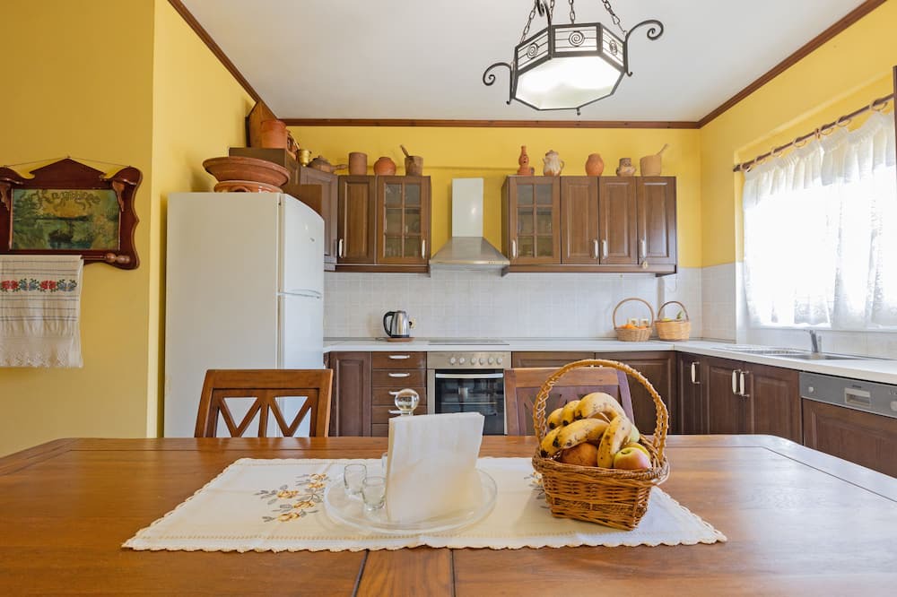 Photo of Kitchen in Minoa Pediada