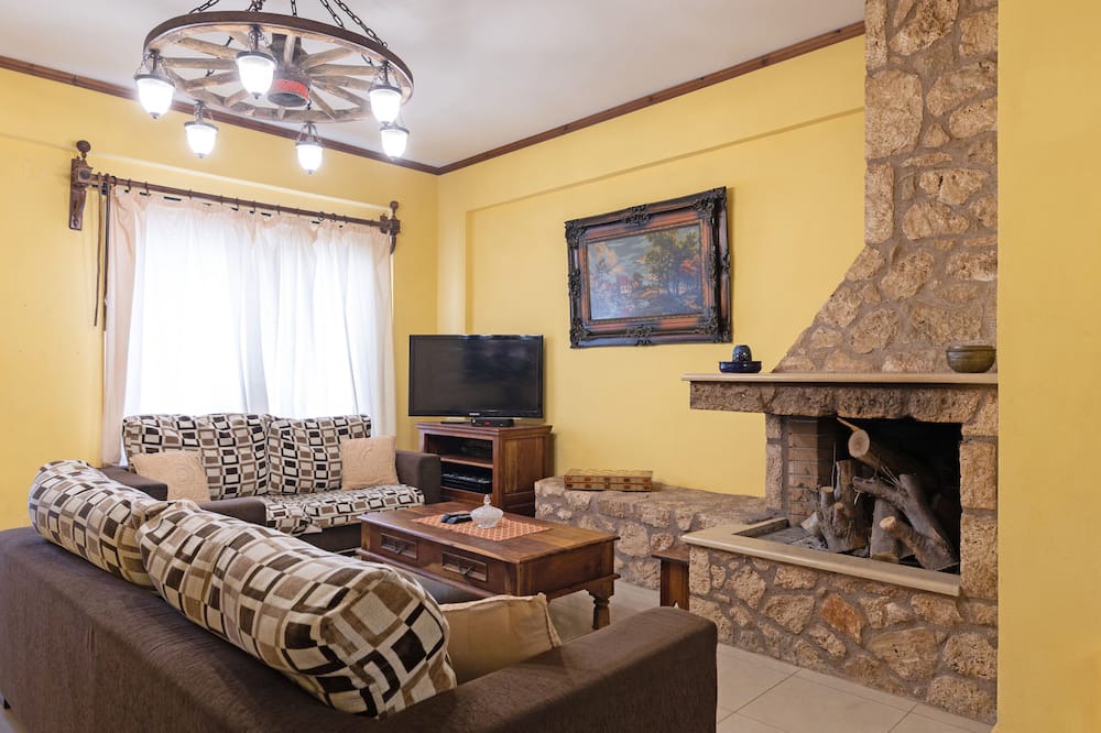 Photo of Livingroom in Minoa Pediada