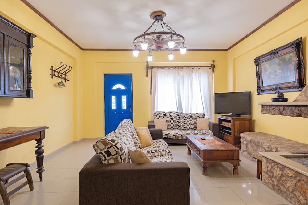 Photo of Livingroom in Minoa Pediada