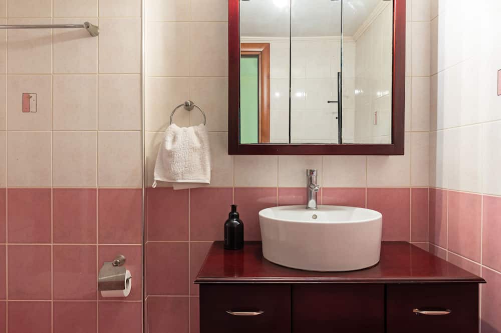 Photo of Bathroom in Minoa Pediada
