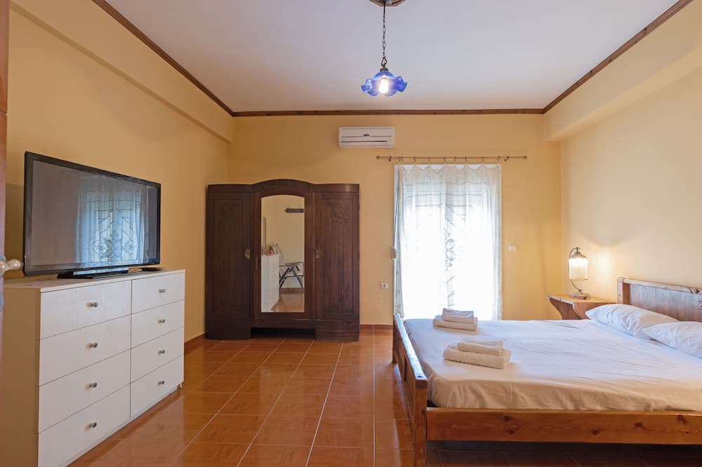 Photo of Bedroom in Minoa Pediada
