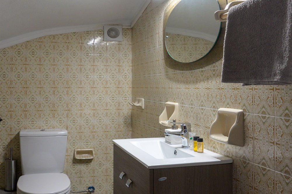 Photo of Bathroom in Minoa Pediada