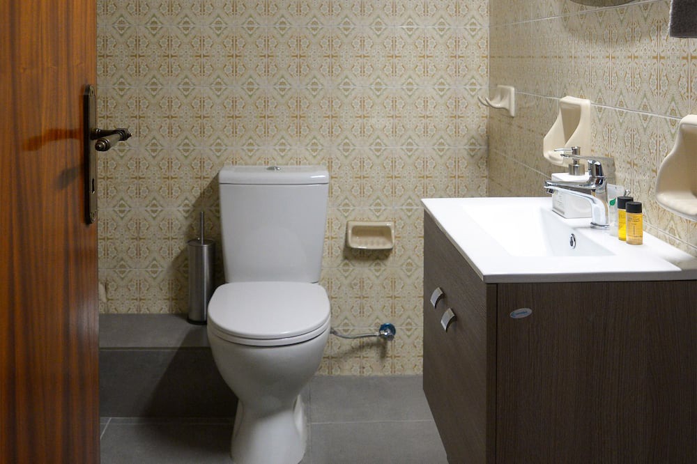 Photo of Bathroom in Minoa Pediada