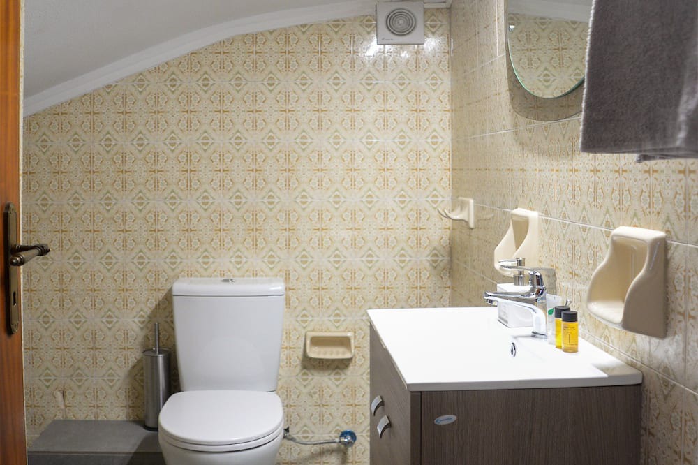 Photo of Bathroom in Minoa Pediada