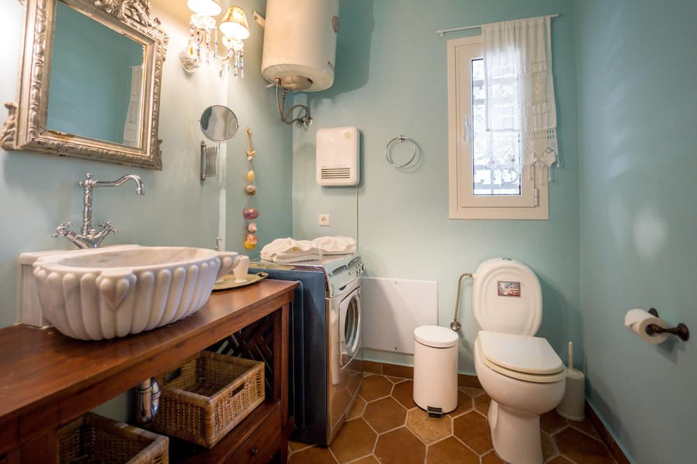 Photo of Bathroom in Kounopetra