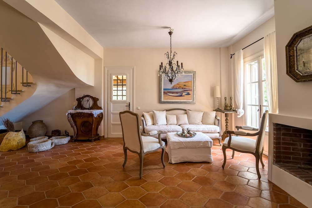 Photo of Livingroom in Kounopetra
