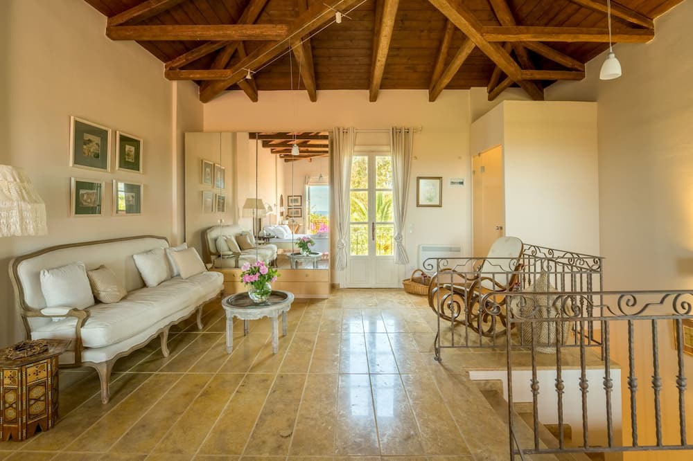 Photo of Livingroom in Kounopetra