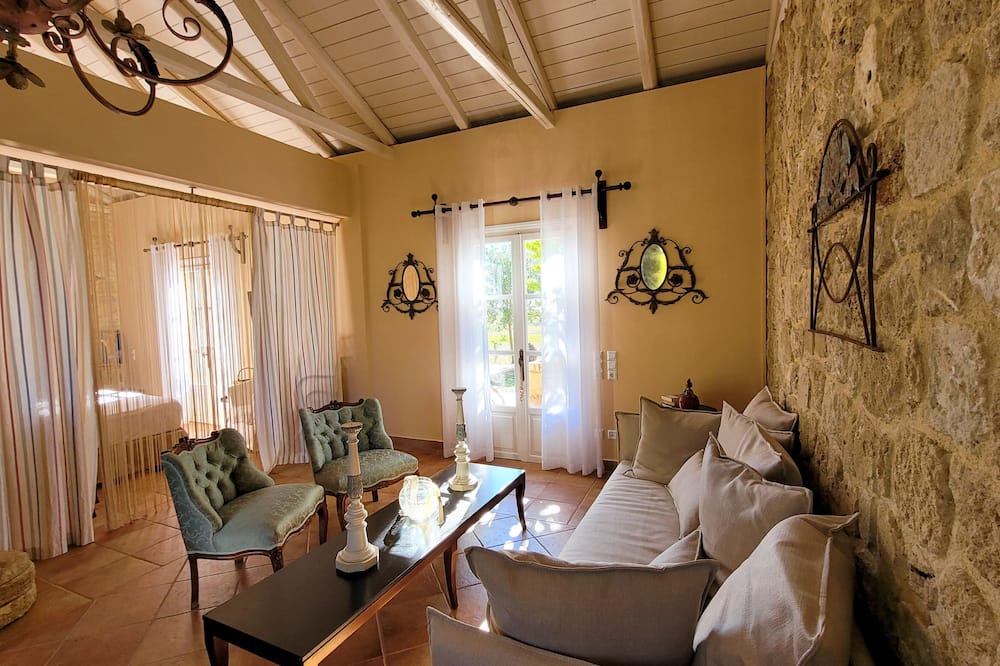 Photo of Livingroom in Kounopetra