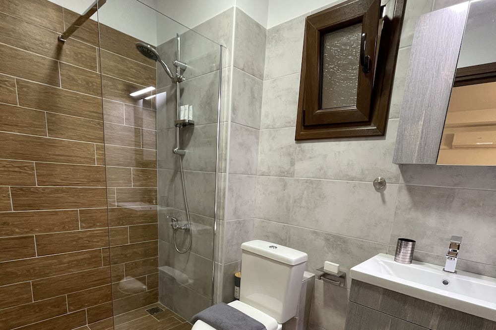 Photo of Bathroom in Ioannina Town Centre