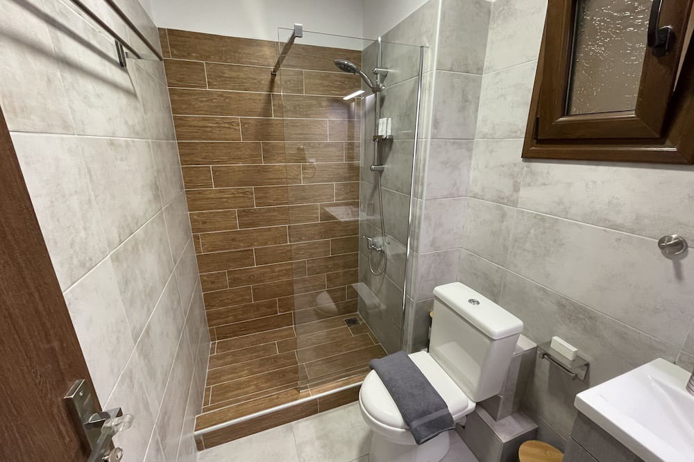 Photo of Bathroom in Ioannina Town Centre