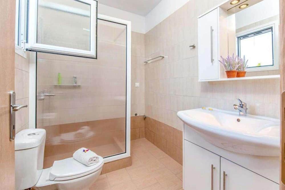 Photo of Bathroom in Longos