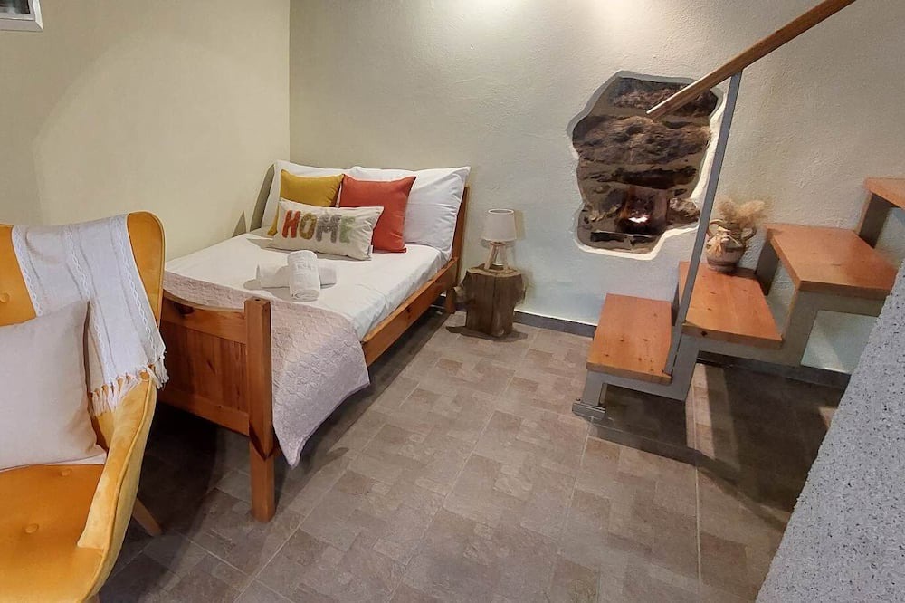 Photo of Bedroom in Sfaka