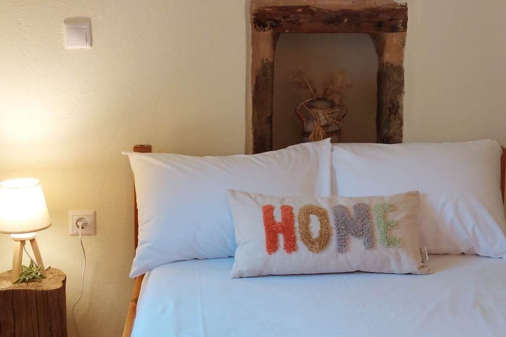 Photo of Bedroom in Sfaka