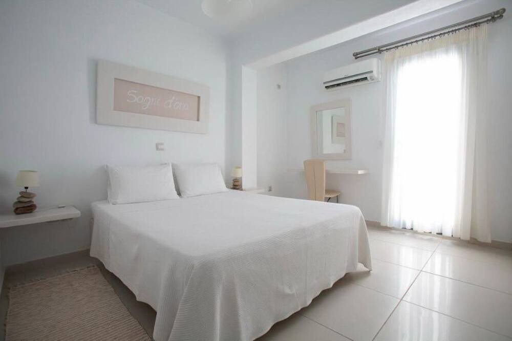 Photo of Bedroom in Ampelas