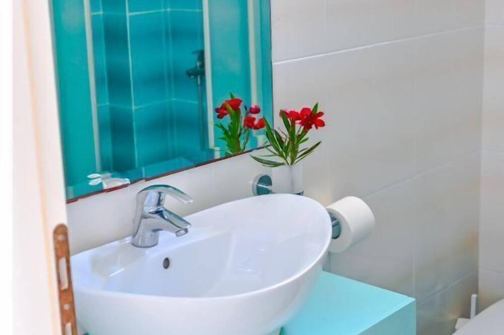 Photo of Bathroom in Ampelas