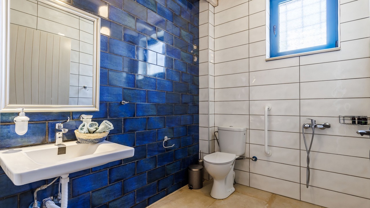 Photo of Bathroom in Glossa